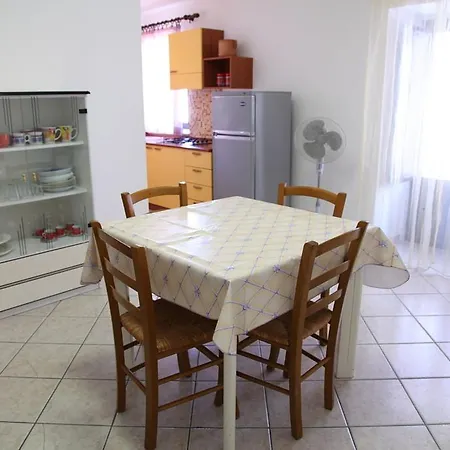 Vacation Service - City Center Apartment *