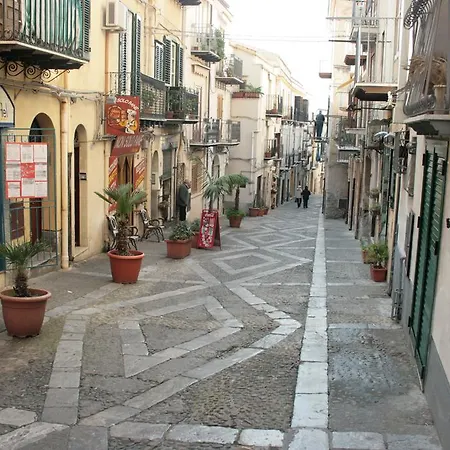 Vacation Service - City Center Apartman Cefalù