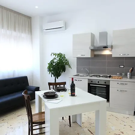 Vacation Service - City Center Apartment *